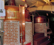 842244 Interieur van Stadskasteel Oudaen (Oudegracht 99) te Utrecht: de kelder met bierbrouwerij.